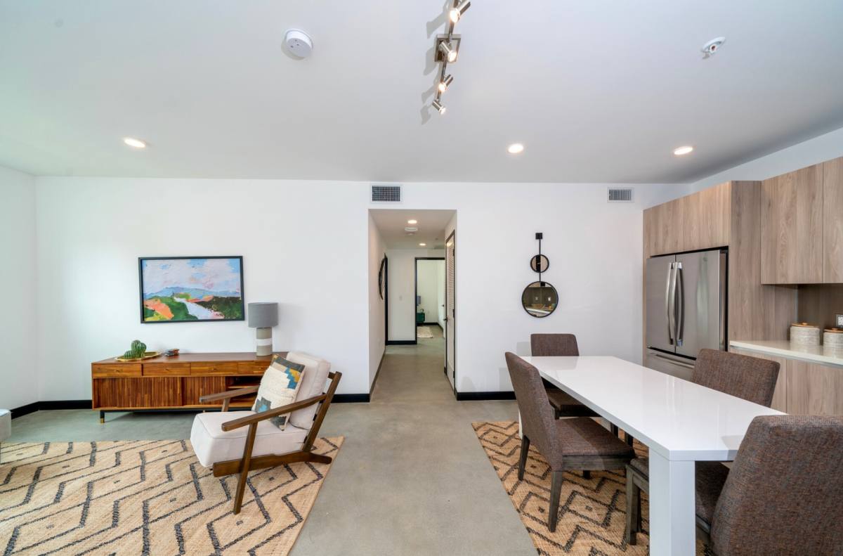 Apartment for rent at 11445 Riverside Dr, North Hollywood, CA 91602