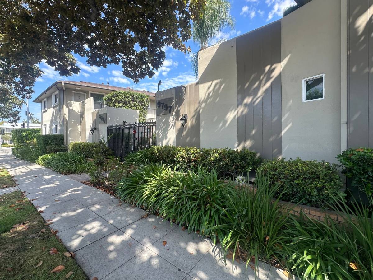 Apartment for rent at 9797 National Blvd, Los Angeles, CA 90034