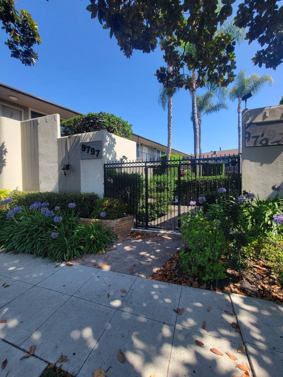 Apartment for rent at 9797 National Blvd, Los Angeles, CA 90034
