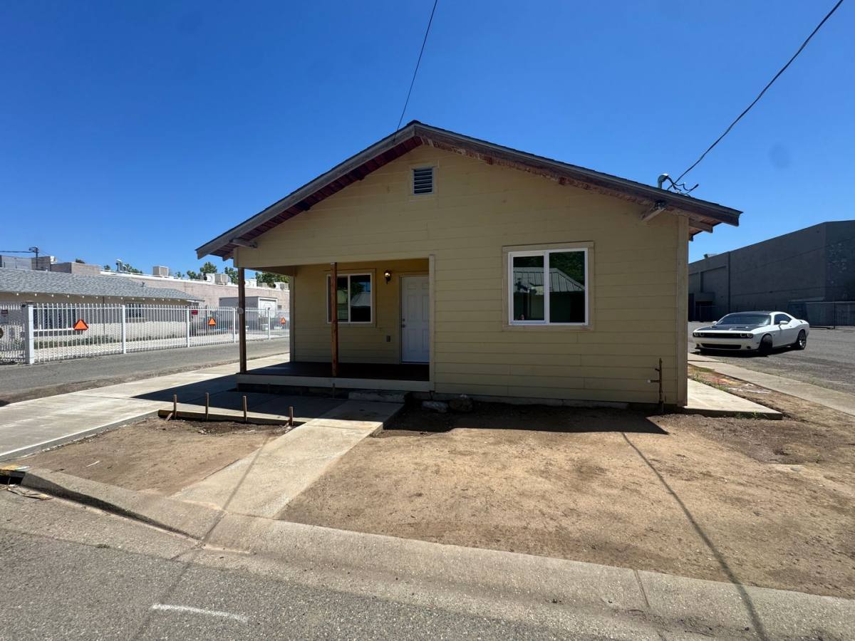 House for rent at 815 Walnut St, Yuba City, CA 95991