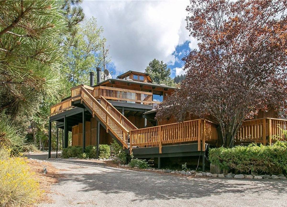 House for rent at 1708 Woodland Dr, Pine Mountain Club, CA 93222