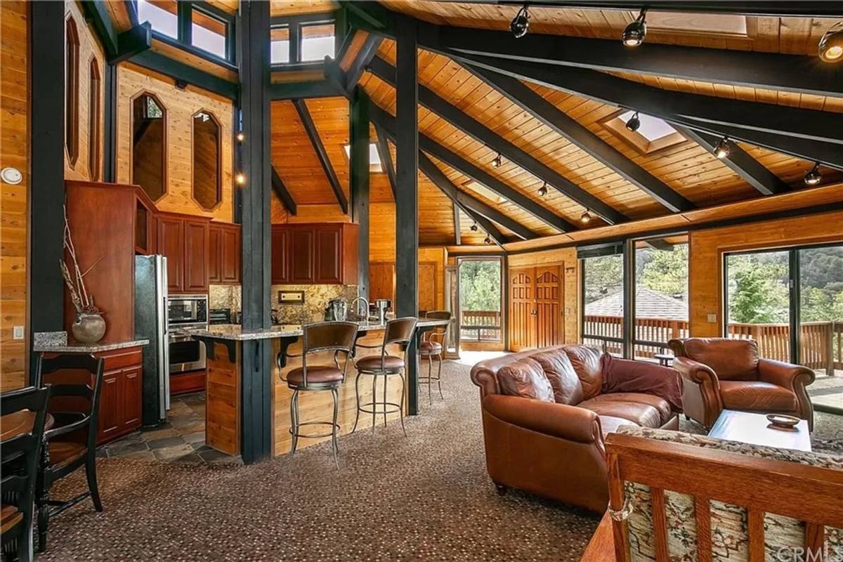House for rent at 1708 Woodland Dr, Pine Mountain Club, CA 93222