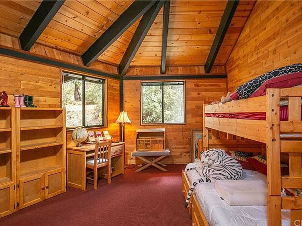 House for rent at 1708 Woodland Dr, Pine Mountain Club, CA 93222