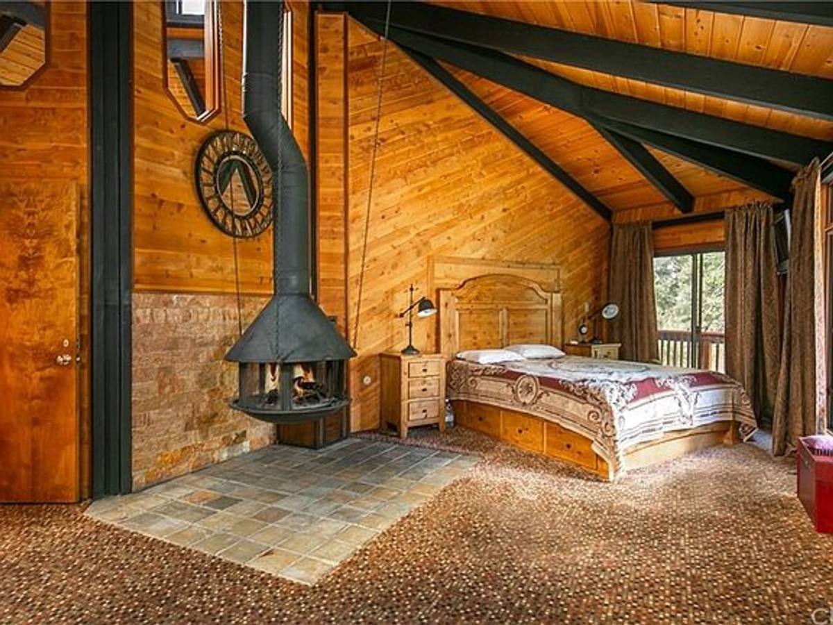 House for rent at 1708 Woodland Dr, Pine Mountain Club, CA 93222