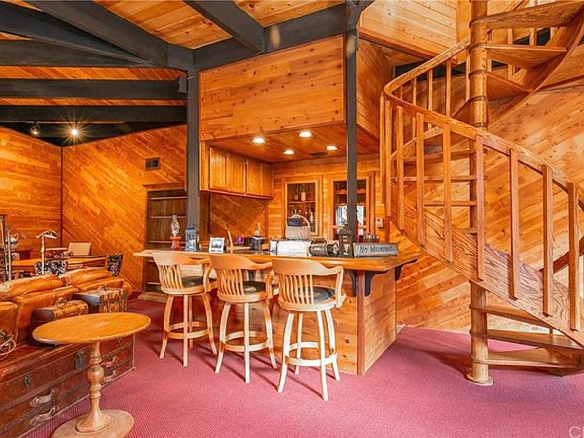 House for rent at 1708 Woodland Dr, Pine Mountain Club, CA 93222