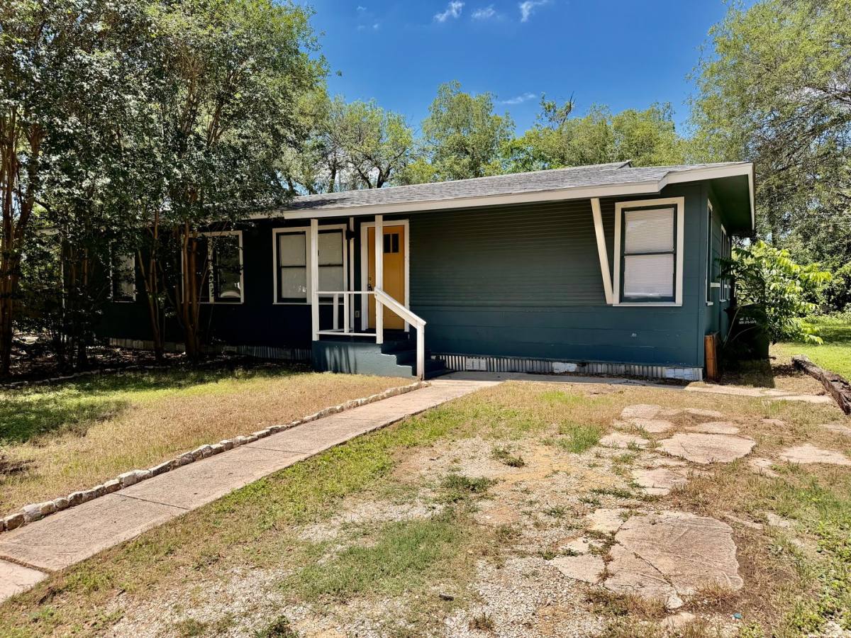 Townhouse for rent at 1101 & 1103 Haynes, San Marcos, TX 78666