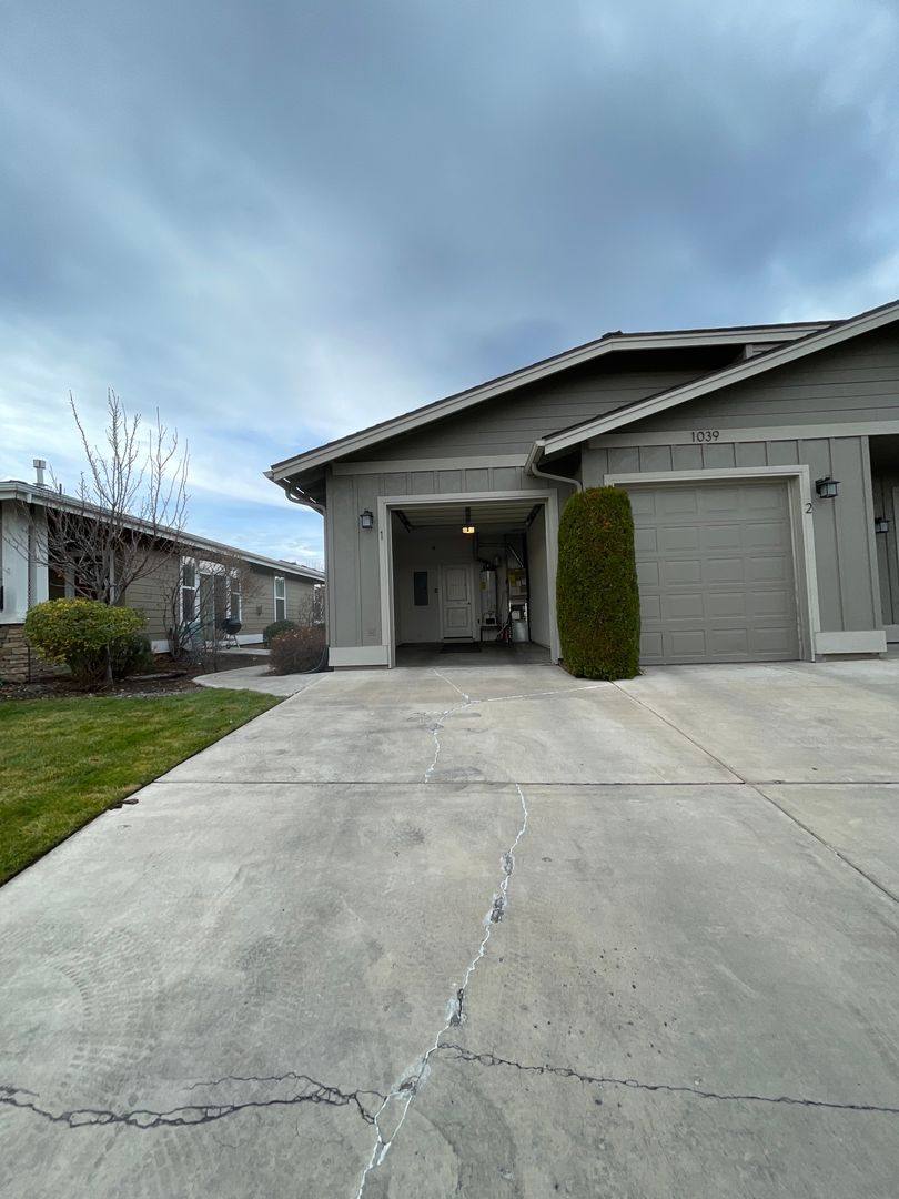 Townhouse for rent at 1039 NE Watt Way, Bend, OR 97701