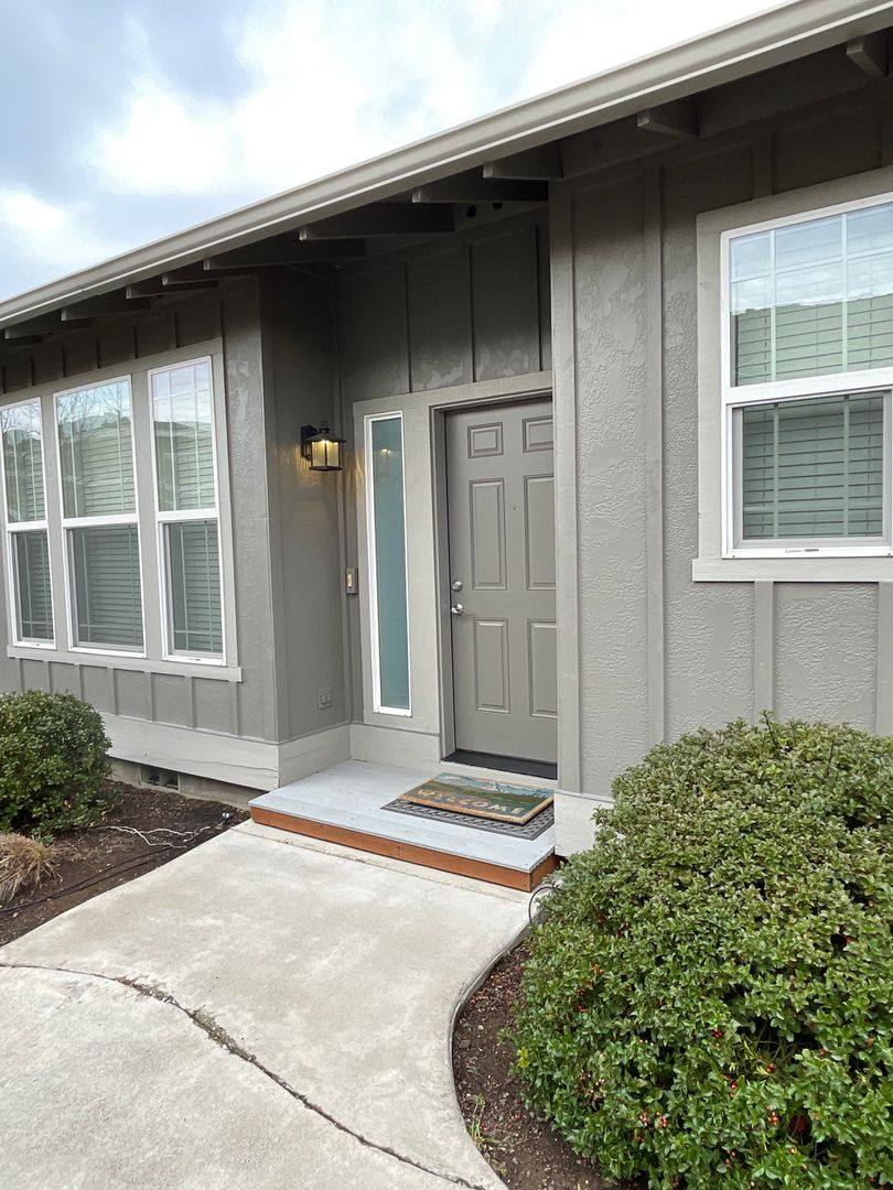 Townhouse for rent at 1039 NE Watt Way, Bend, OR 97701