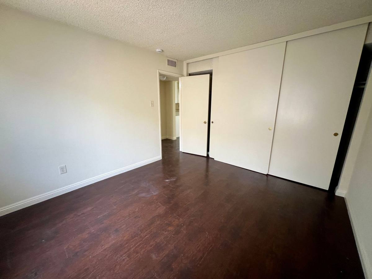 Apartment for rent at 925 Loma Ave, Long Beach, CA 90804