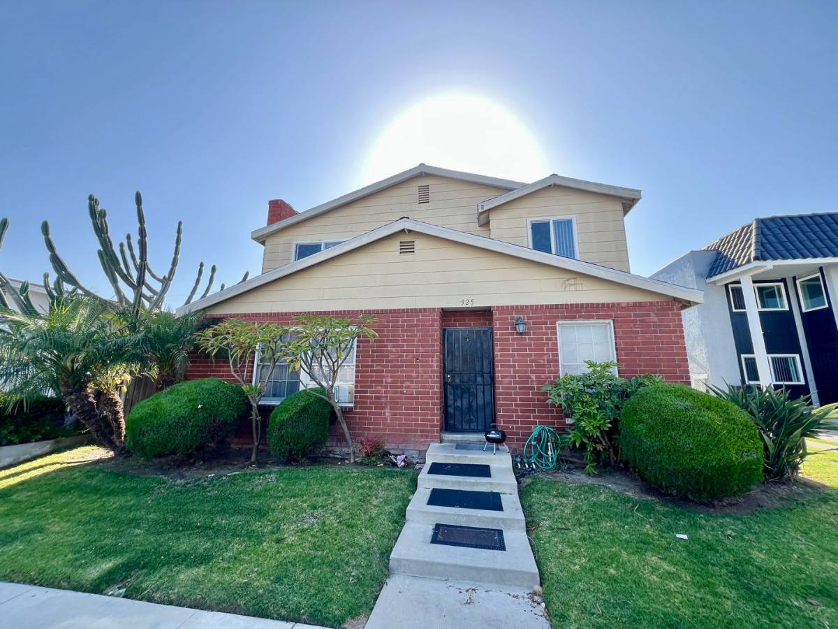 Apartment for rent at 925 Loma Ave, Long Beach, CA 90804