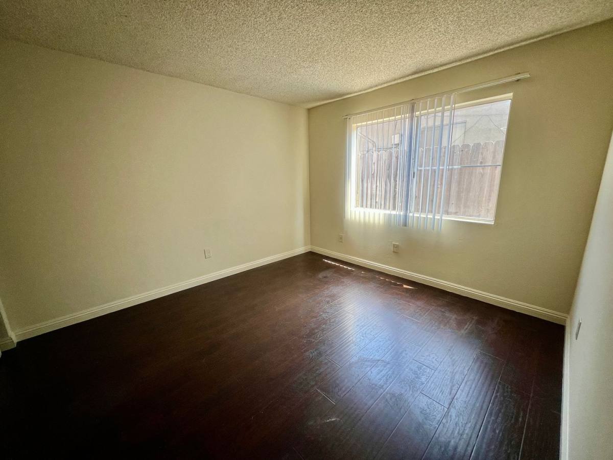Apartment for rent at 925 Loma Ave, Long Beach, CA 90804