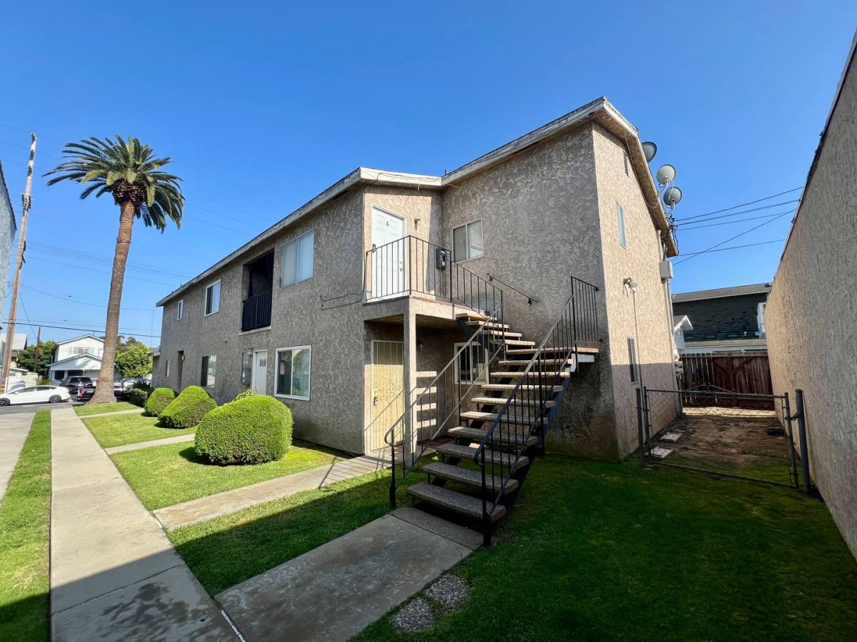 Apartment for rent at 925 Loma Ave, Long Beach, CA 90804