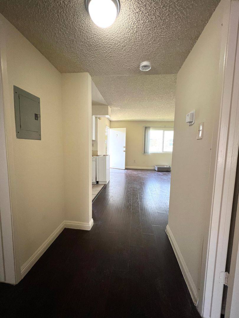 Apartment for rent at 925 Loma Ave, Long Beach, CA 90804