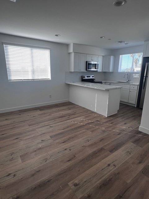 Apartment for rent at 447 1 2 W 74th St, Los Angeles, CA 90003