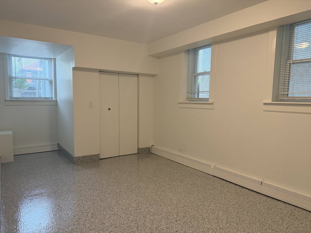 Apartment for rent at 5010 W Grace St #BSMT B, Chicago, IL 60641