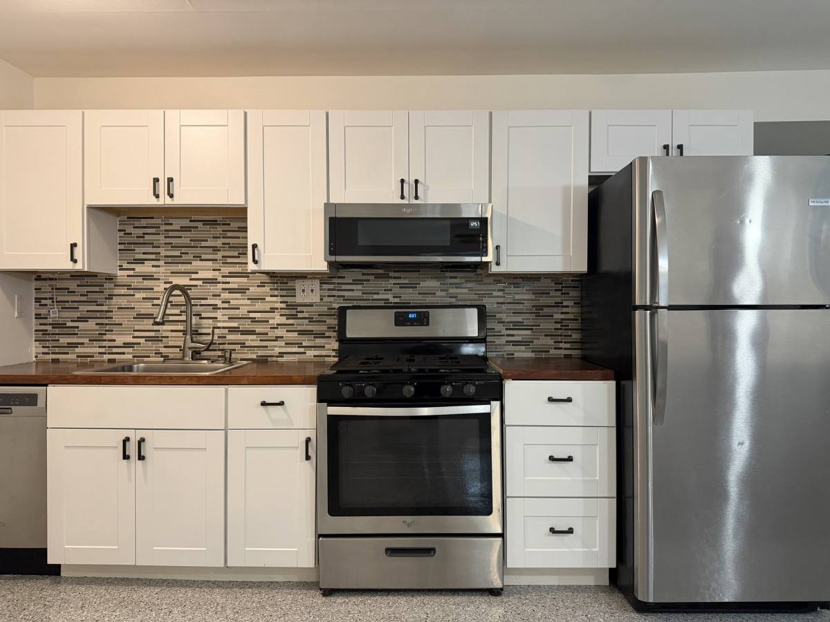 Apartment for rent at 5010 W Grace St #BSMT B, Chicago, IL 60641