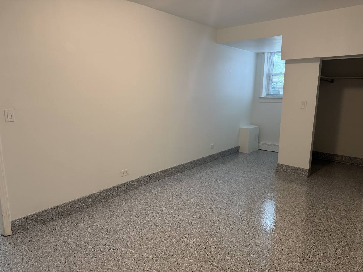 Apartment for rent at 5010 W Grace St #BSMT B, Chicago, IL 60641