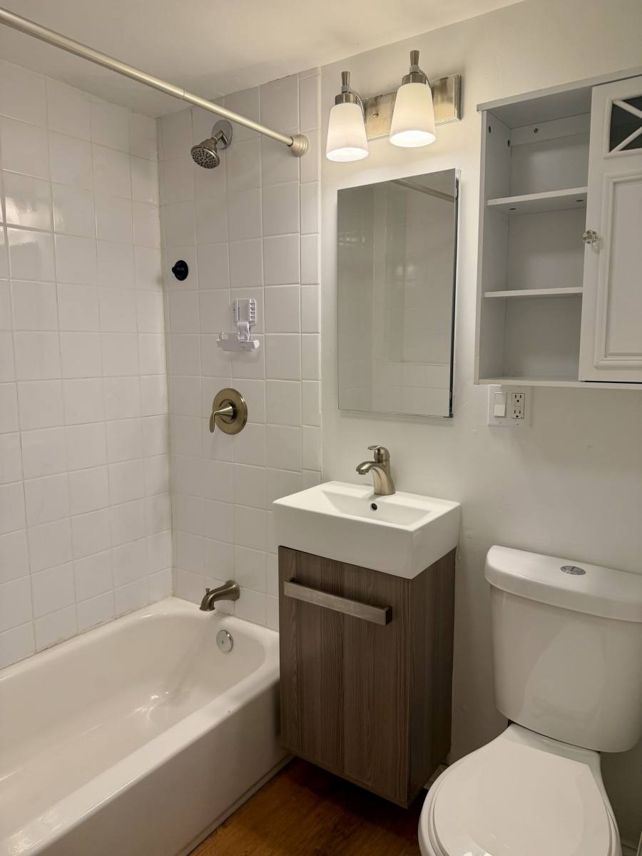 Apartment for rent at 5010 W Grace St #BSMT B, Chicago, IL 60641