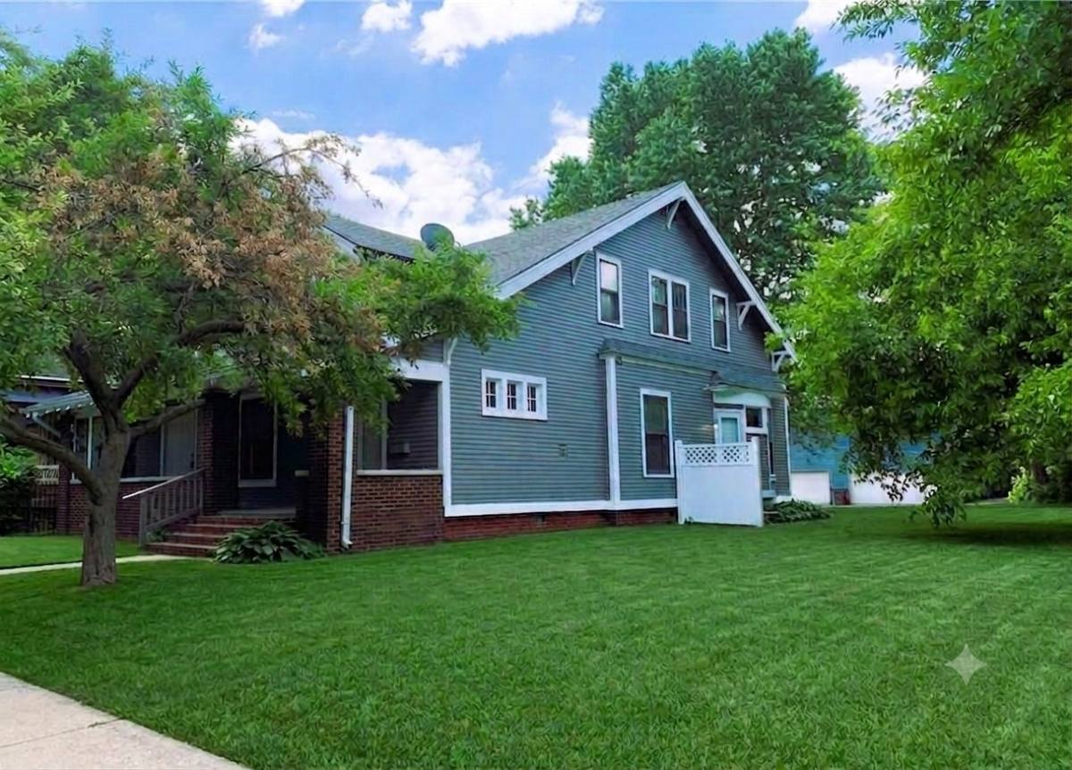 Townhouse for rent at 1228 Central Ave, Indianapolis, IN 46202