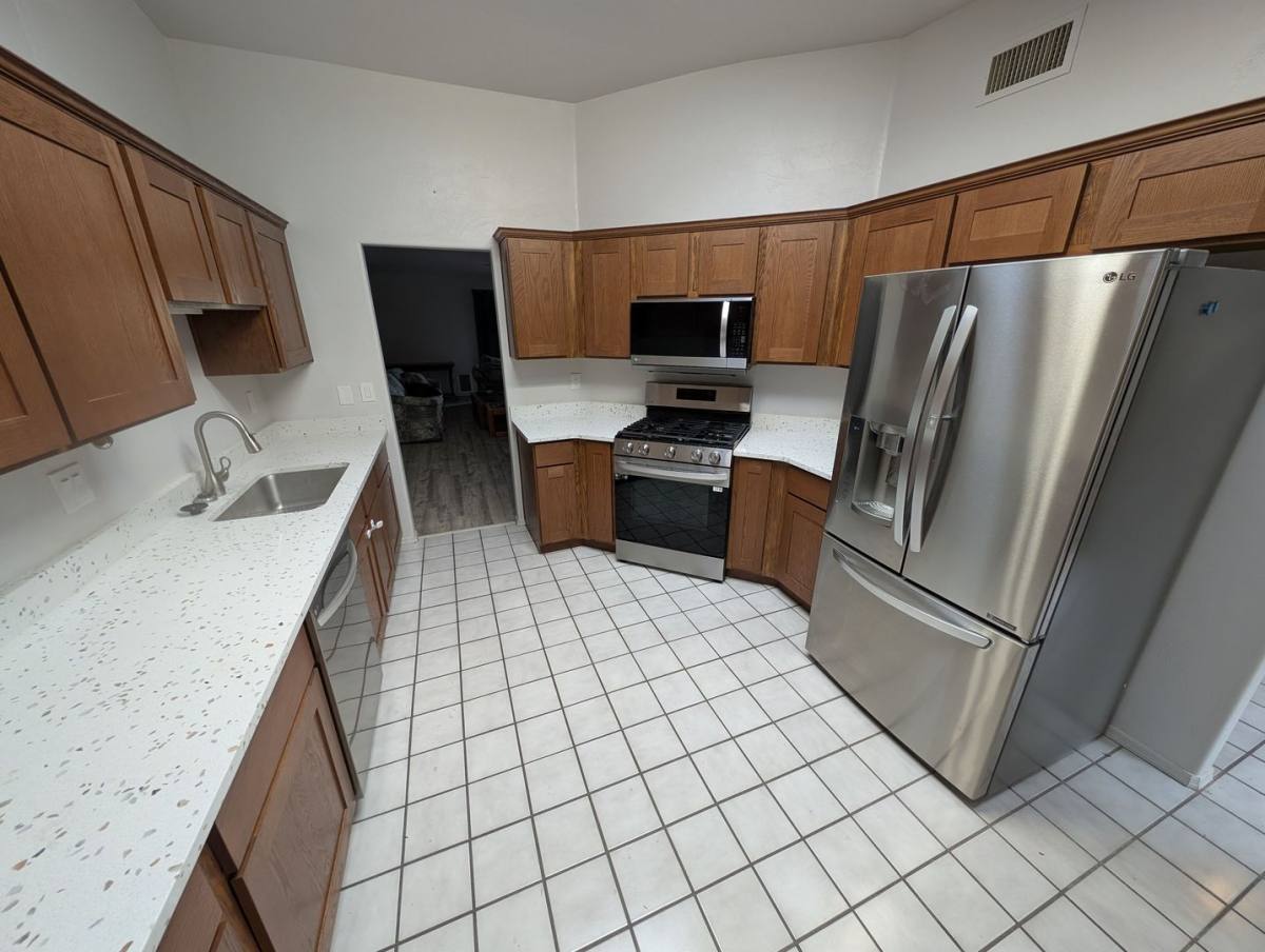 Townhouse for rent at 762 W Rushwood Dr, Tucson, AZ 85704