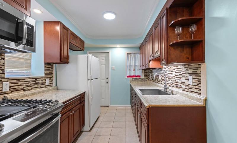 Townhouse for rent at 415 N E Ave, Baltimore, MD 21224