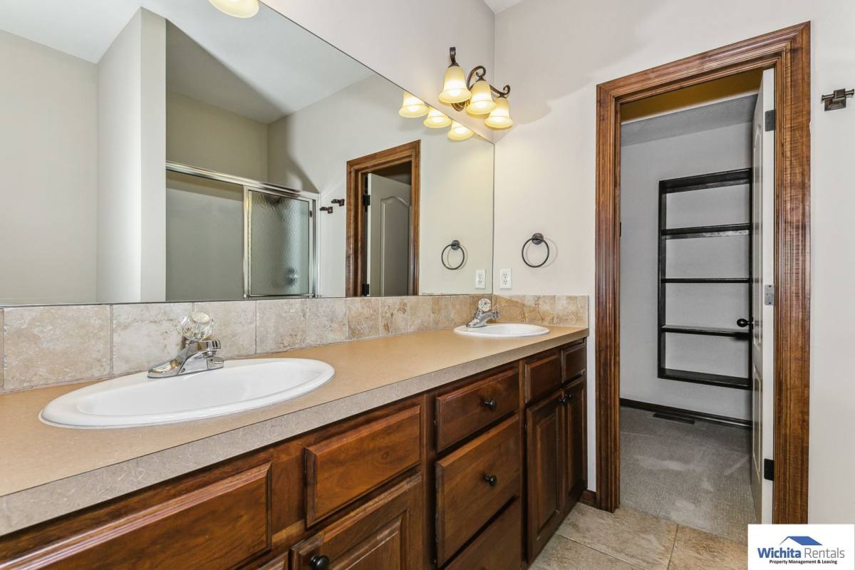 Apartment for rent at 1707-1709 Chapel Hill, Wichita, KS 67206