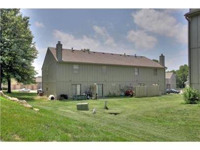 Townhouse for rent at 3546 NE Independence Ave, Lees Summit, MO 64064