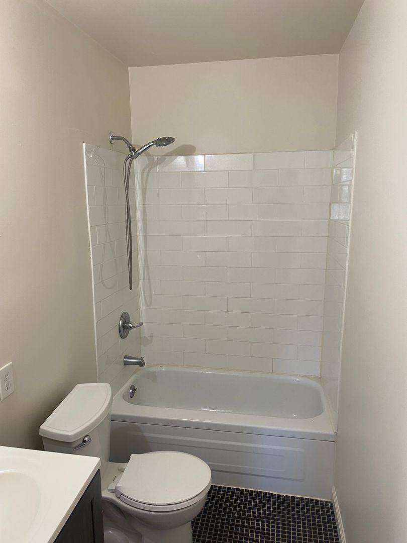 Apartment for rent at 2420 Kenilworth Ave, Cincinnati, OH 45212