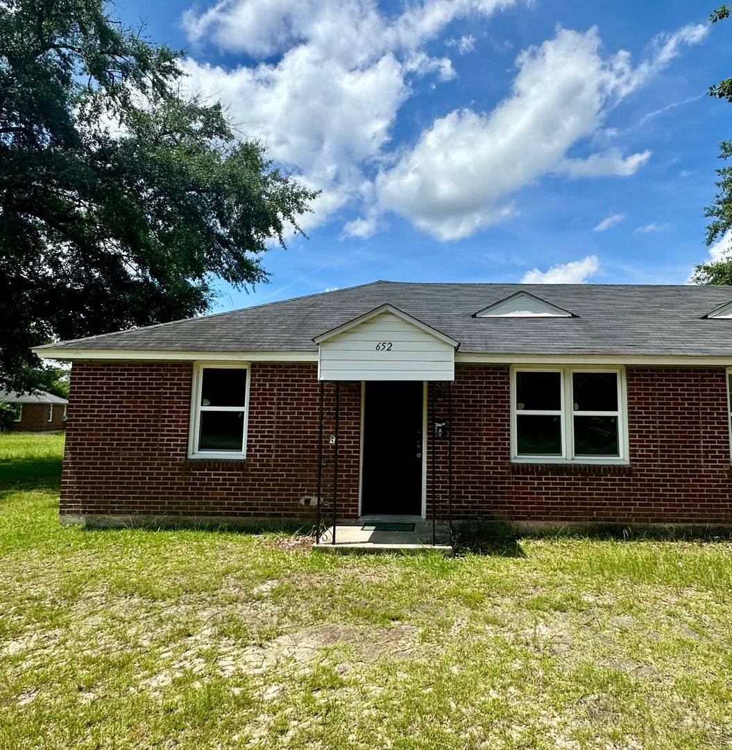 Apartment for rent at 652 A Miller Rd, Sumter, SC 29150