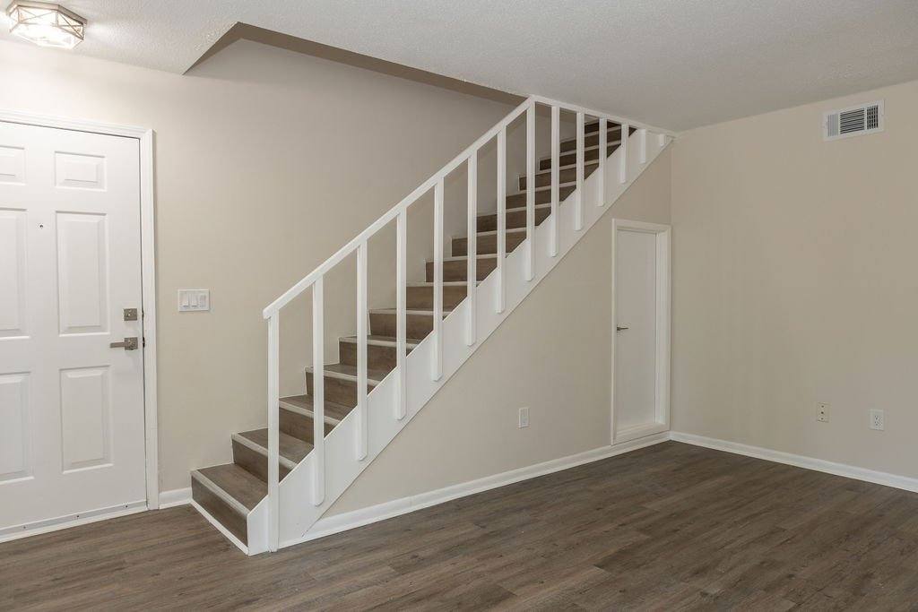 Townhouse for rent at 107 Hampton Dr, Crestview, FL 32539