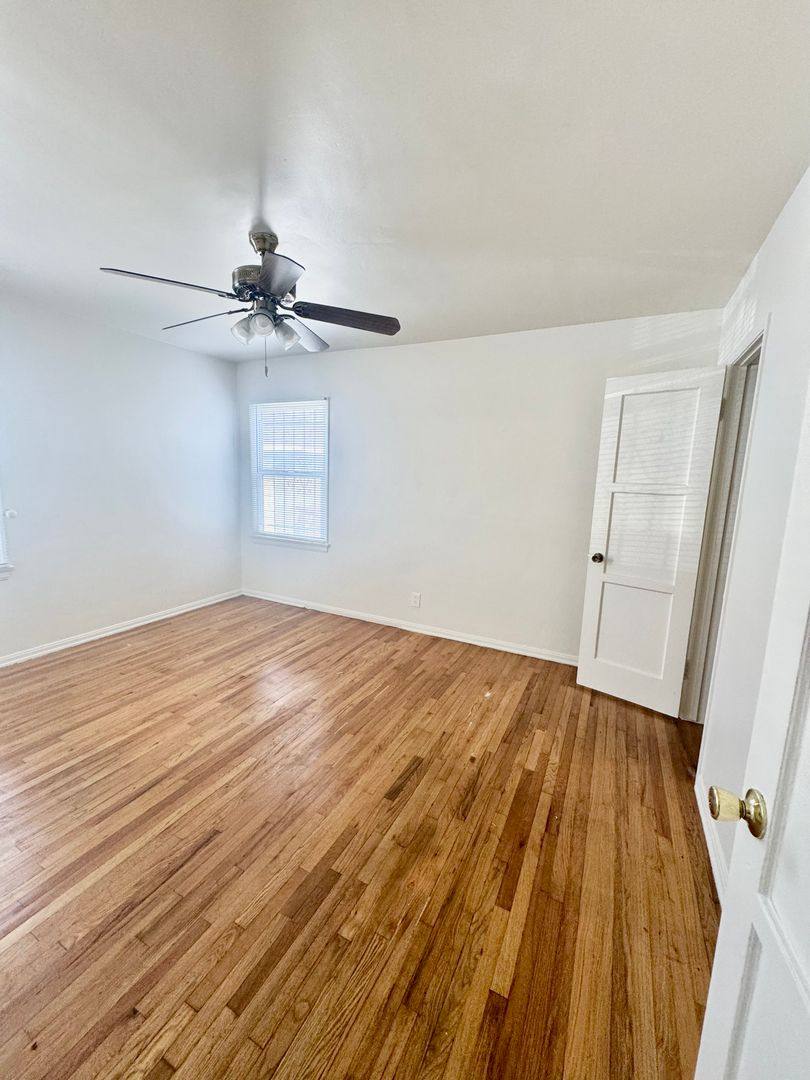 Townhouse for rent at 713-715 E Cocoa St, Compton, CA 90221