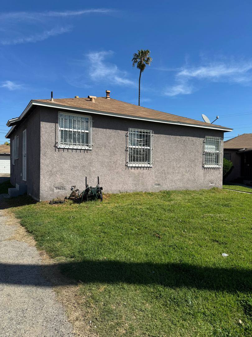 Townhouse for rent at 713-715 E Cocoa St, Compton, CA 90221