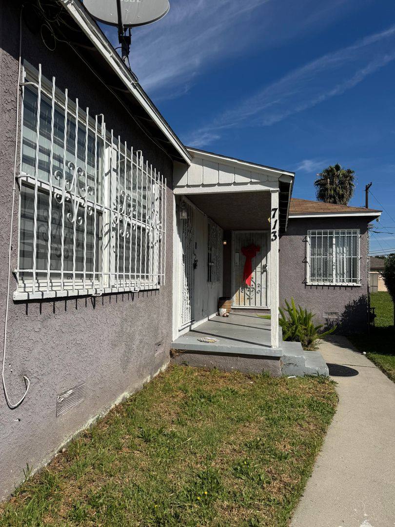 Townhouse for rent at 713-715 E Cocoa St, Compton, CA 90221