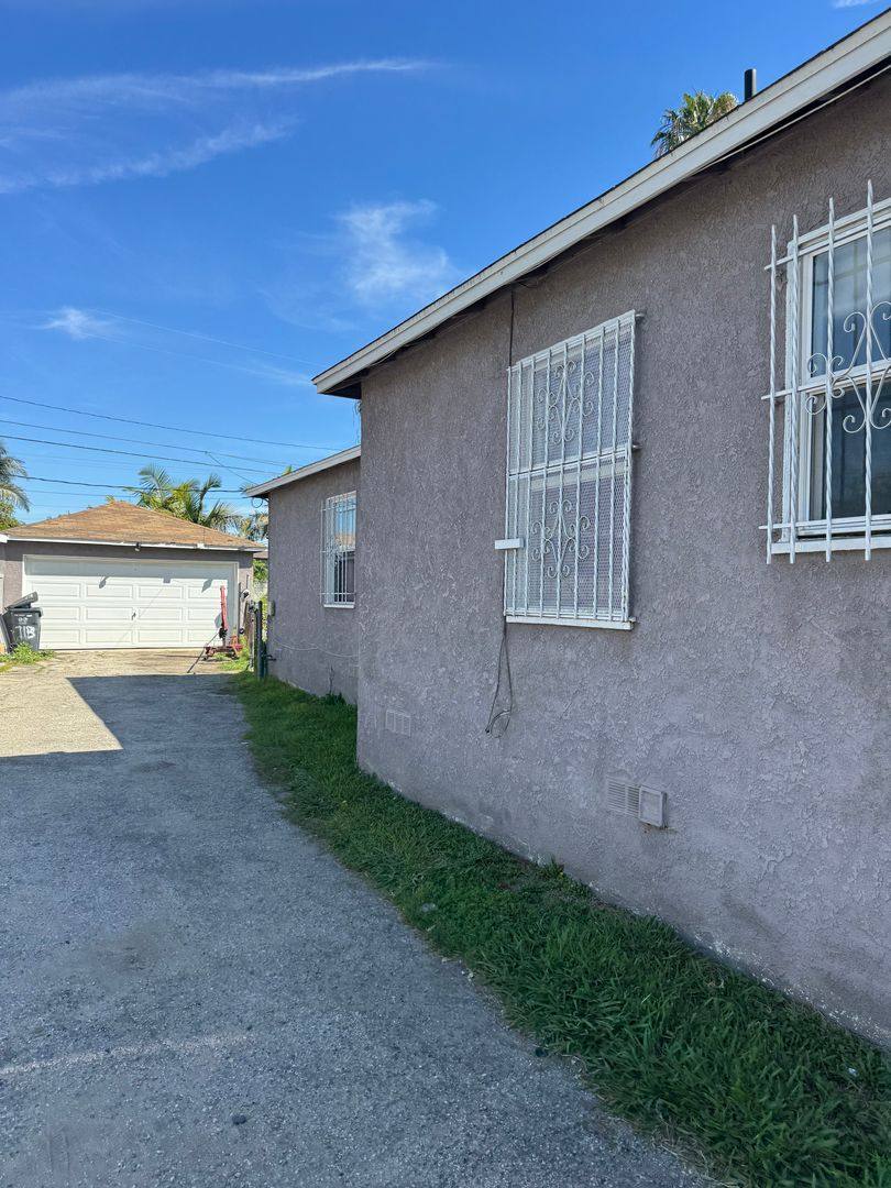 Townhouse for rent at 713-715 E Cocoa St, Compton, CA 90221