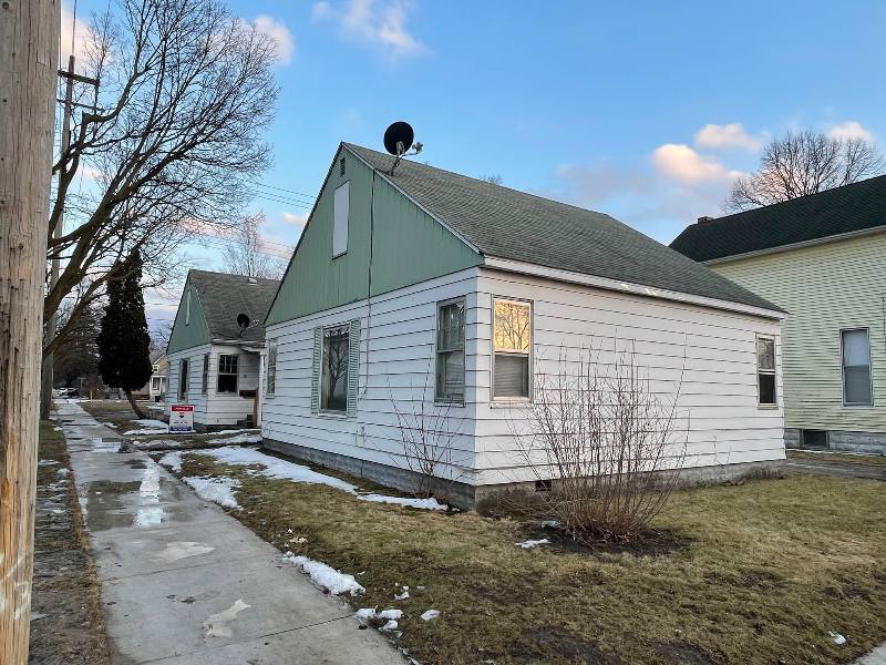Apartment for rent at 800 McKinley St, Bay City, MI 48708