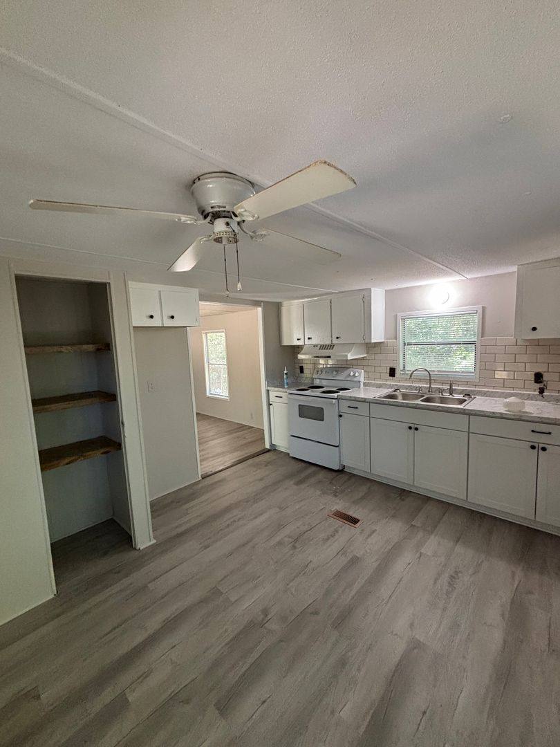Apartment for rent at 320 Dreher Rd, West Columbia, SC 29169