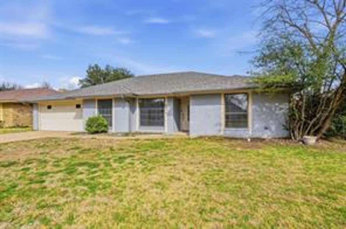 House for rent at 4612 Applewood Rd, Fort Worth, TX 76133