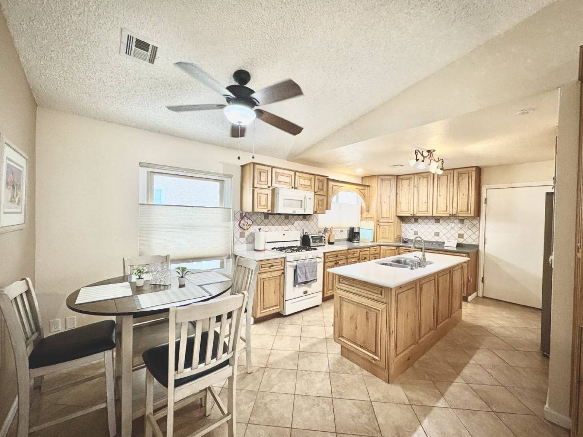 House for rent at 525 Tabony Ave, Henderson, NV 89011