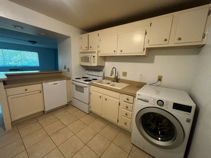 Condo for rent at 756 W Kilgore Rd #304, Kalamazoo, MI 49008