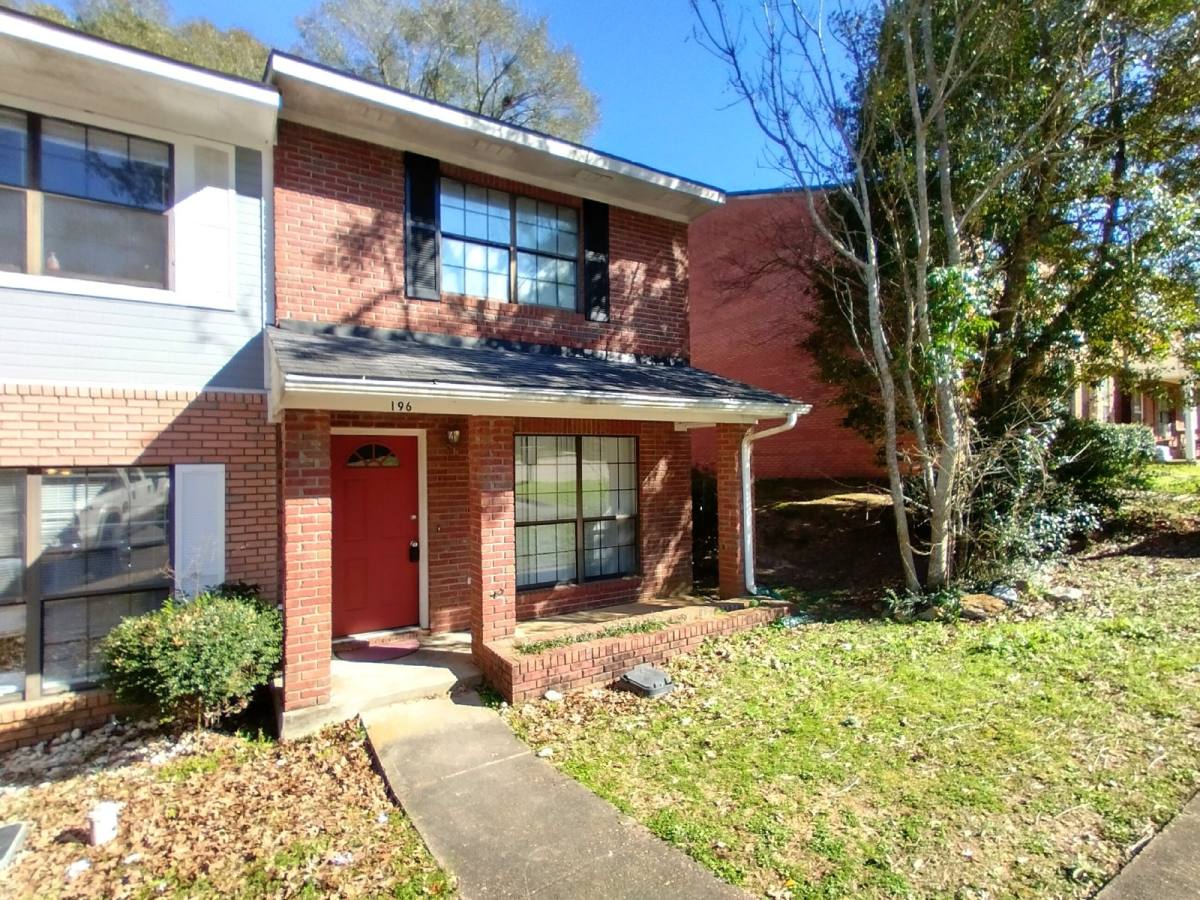 House for rent at 196 Lakeview Dr, Daleville, AL 36322