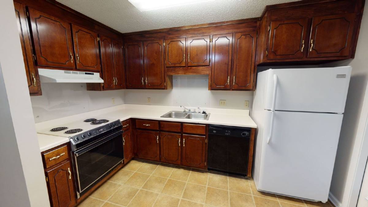 House for rent at 196 Lakeview Dr, Daleville, AL 36322