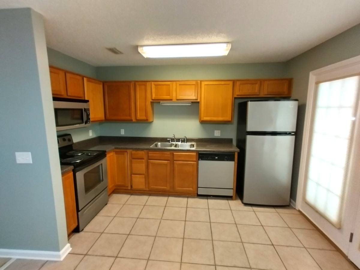 Townhouse for rent at 215 Lakeview Dr, Daleville, AL 36322