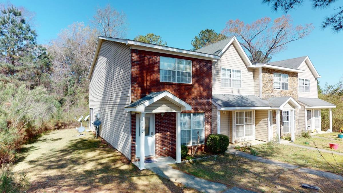 Townhouse for rent at 215 Lakeview Dr, Daleville, AL 36322