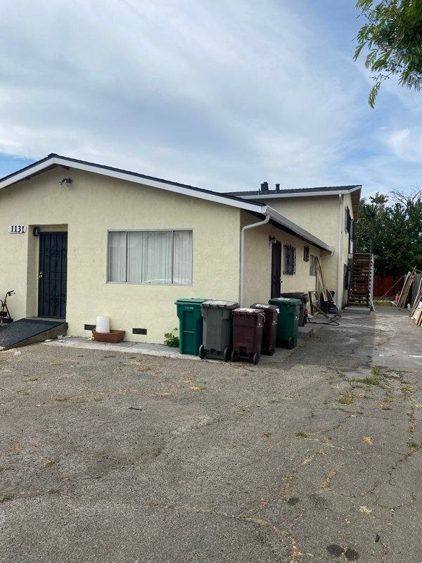 Apartment for rent at 1131 88th Ave #B, Oakland, CA 94621