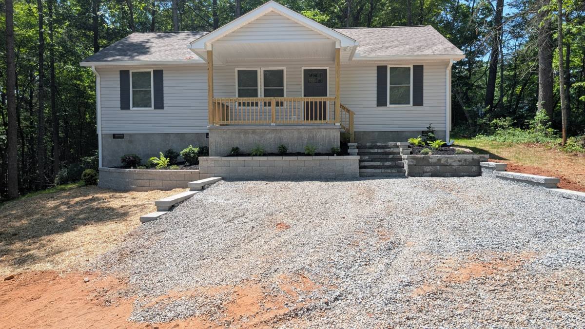 House for rent at 3 Woodland Hills Dr, Franklin, NC 28734