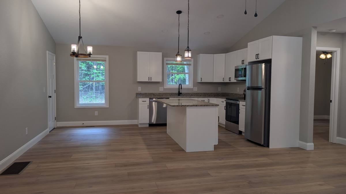 House for rent at 3 Woodland Hills Dr, Franklin, NC 28734