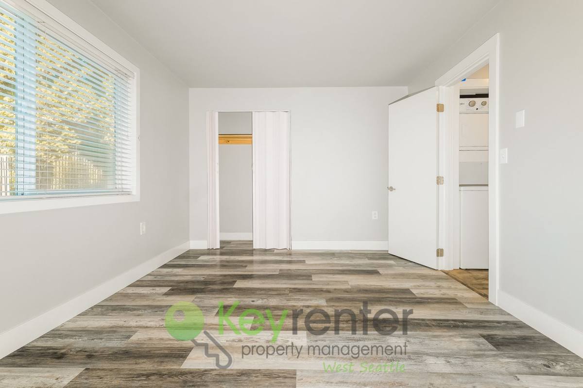 Apartment for rent at 931 N 104th St, Seattle, WA 98133