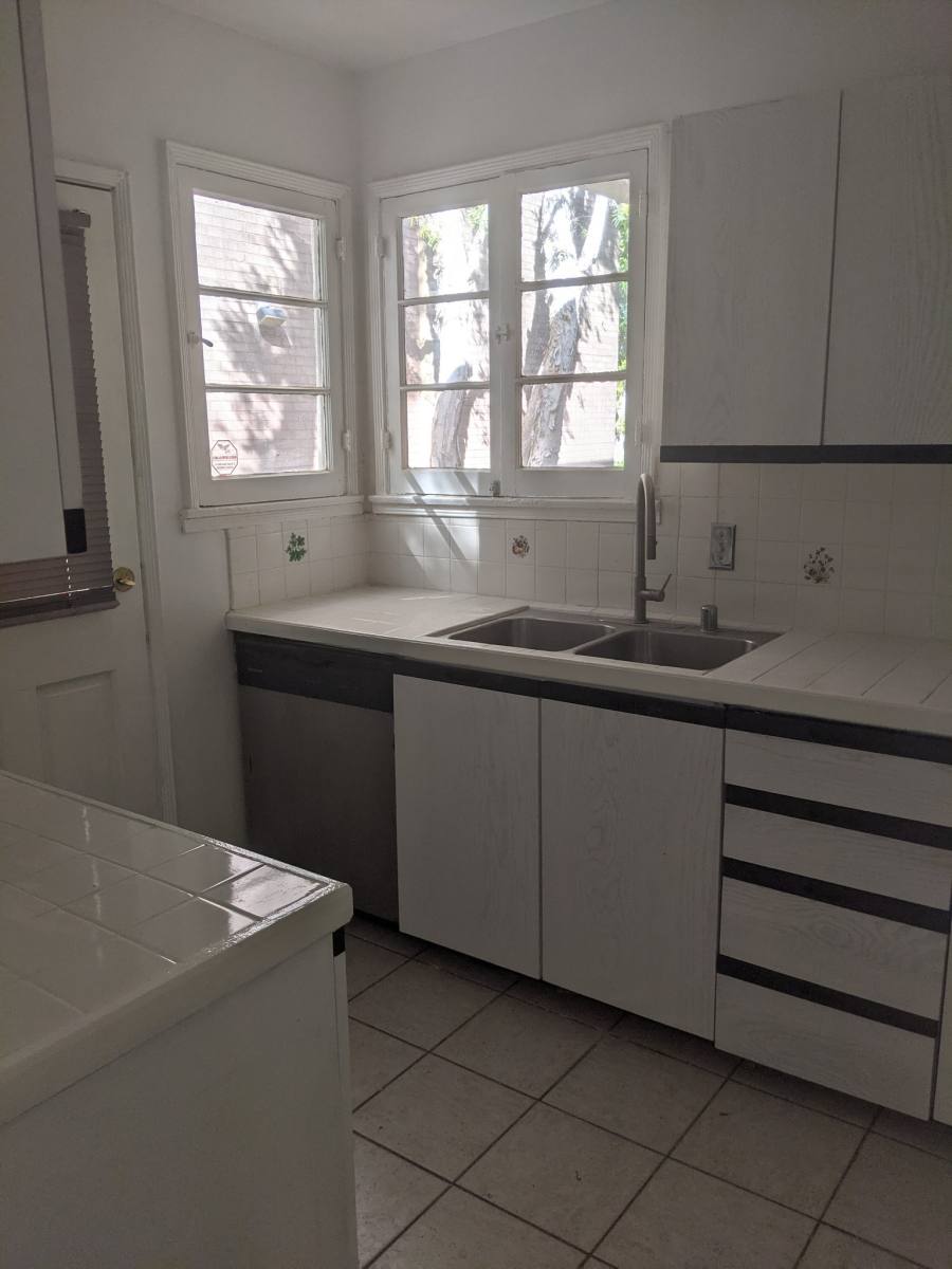 Apartment for rent at 451 N Oakhurst Dr, Beverly Hills, CA 90210