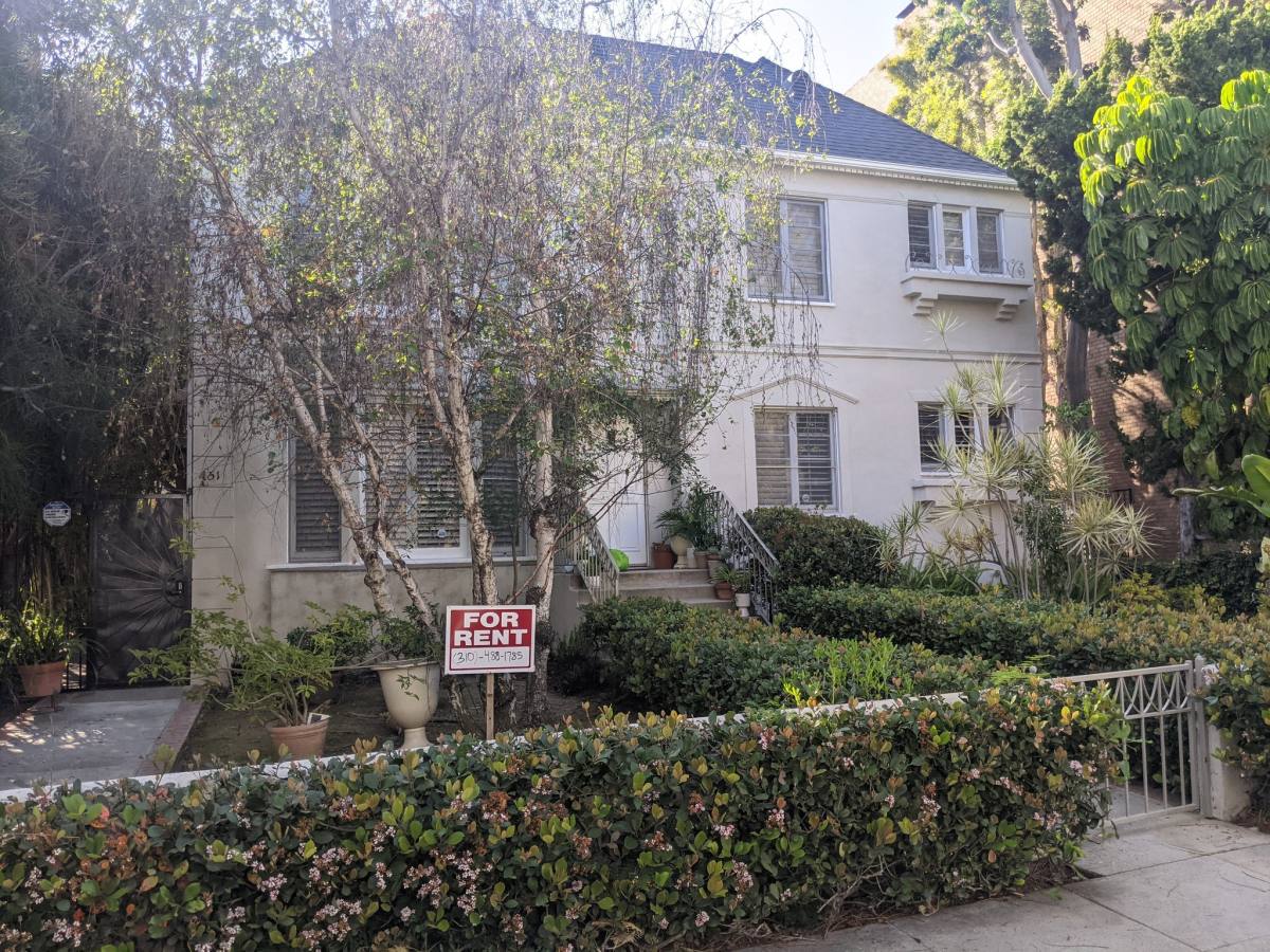 Apartment for rent at 451 N Oakhurst Dr, Beverly Hills, CA 90210