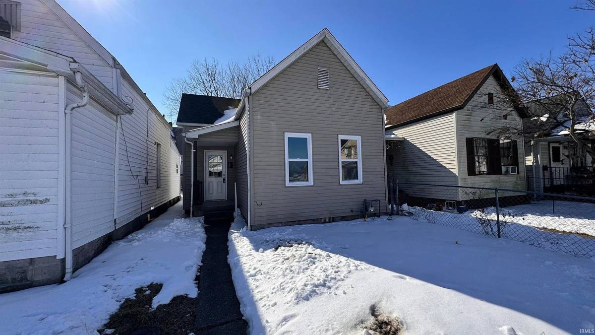 House for rent at 217 E Oregon St, Evansville, IN 47711